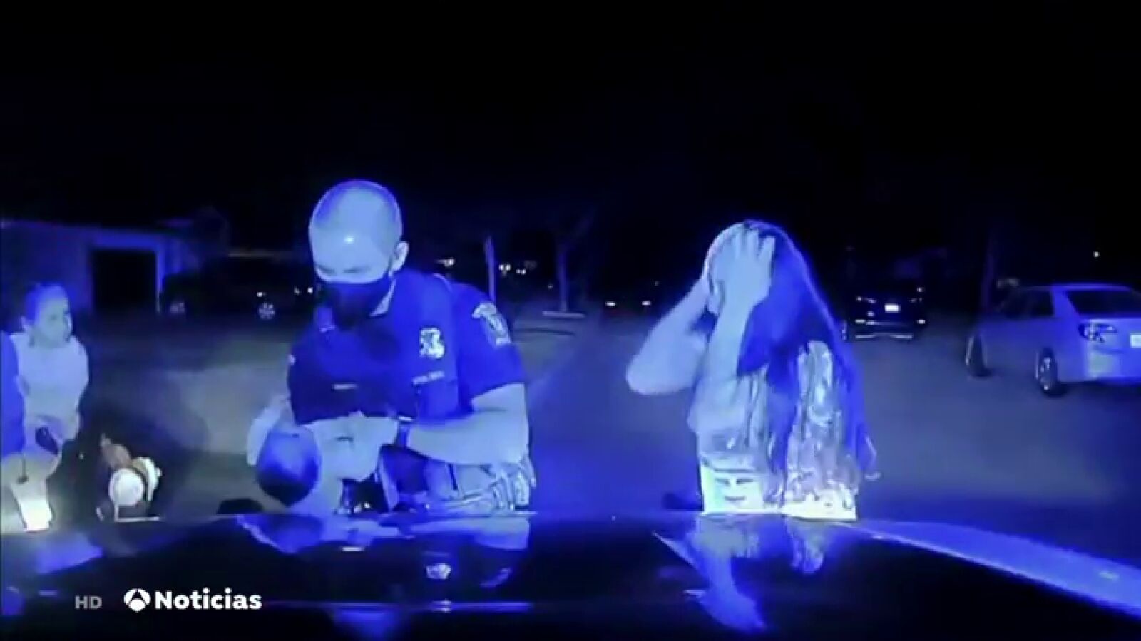 Un policía de Michigan salva la vida de una bebé de tres semanas que no podía respirar
