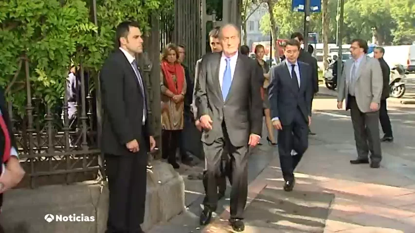 Corinna Larsen cuenta que el rey Juan Carlos traía dinero del extranjero en maletas para pagar todo tipo de gastos Corinna Larsen cuenta que el rey Juan Carlos traía dinero del extranjero en maletas para pagar todo tipo de gastos