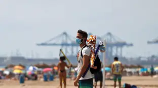Un hombre en la playa Un hombre en la playa