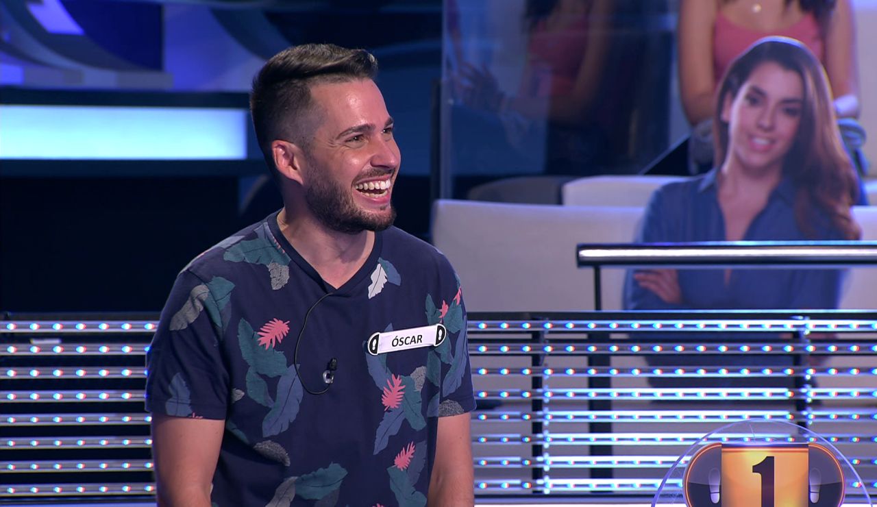 Arturo Valls se pica con un concursante en un hilarante duelo de chistes en ‘¡Ahora caigo!’ Arturo Valls se pica con un concursante en un hilarante duelo de chistes en ‘¡Ahora caigo!’