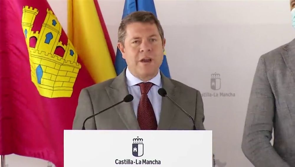 El socialista García-Page defiende la monarquía y el PSC vota que se investigue al rey Juan Carlos