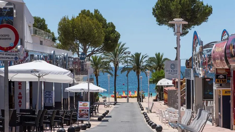 Baleares cierra tres calles de Magaluf y Playa de Palma para evitar contagios de coronavirus Baleares cierra tres calles de Magaluf y Playa de Palma para evitar contagios de coronavirus