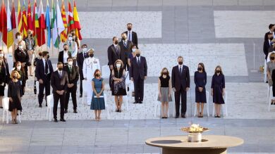 Felipe VI, una enfermera y el familiar de un fallecido ponen voz al emotivo homenaje de Estado a la víctimas del coronavirus