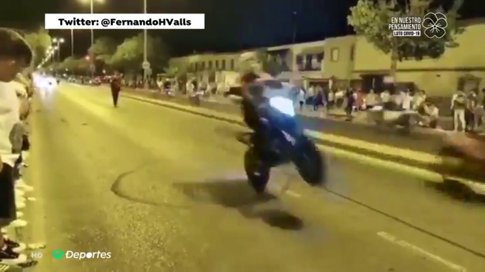 Irresponsables imágenes de aficionados en Jerez ante la vuelta de MotoGP con 'caballitos' y sin distancia ni mascarillas