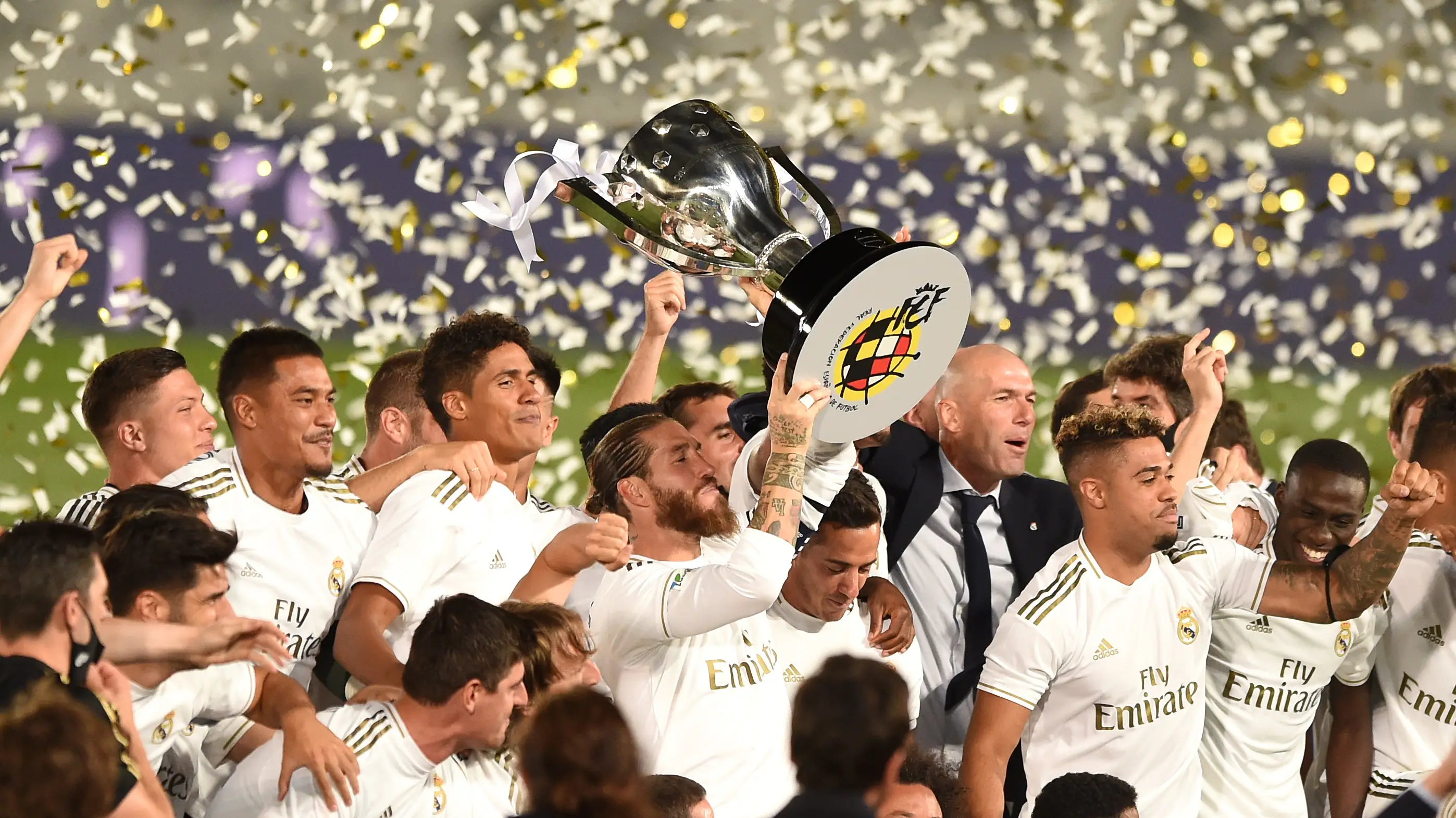 El Real Madrid se proclama campeón de Liga tras la victoria ante el Villarreal con doblete de Benzema El Real Madrid se proclama campeón de Liga tras la victoria ante el Villarreal con doblete de Benzema