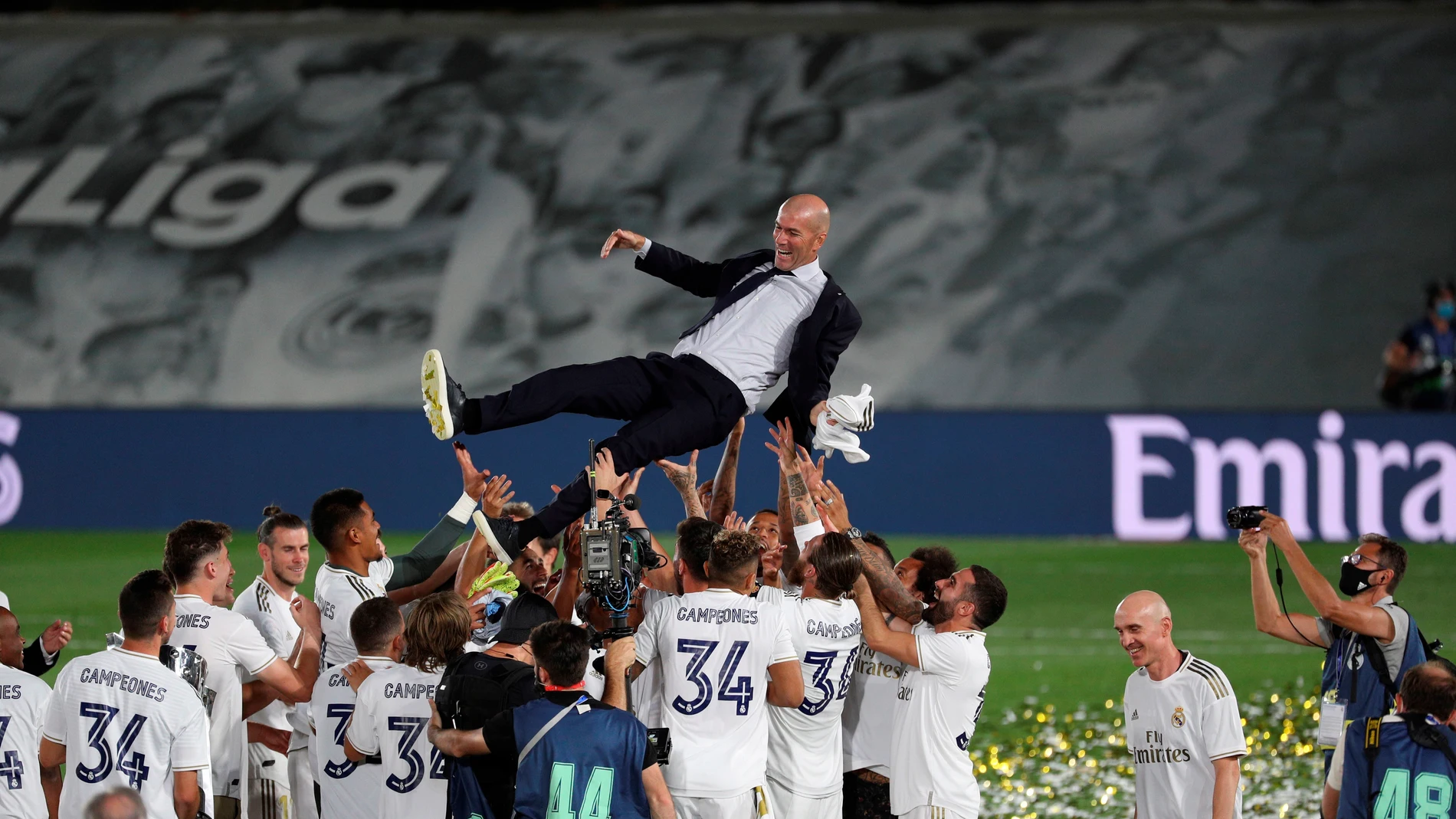 Zidane, tras ganar la Liga: "Hoy es uno de mis mejores días como profesional" Zidane, tras ganar la Liga: "Hoy es uno de mis mejores días como profesional"