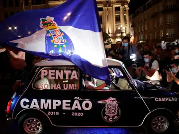 Aficionados del Oporto celebran el título de Liga Aficionados del Oporto celebran el título de Liga