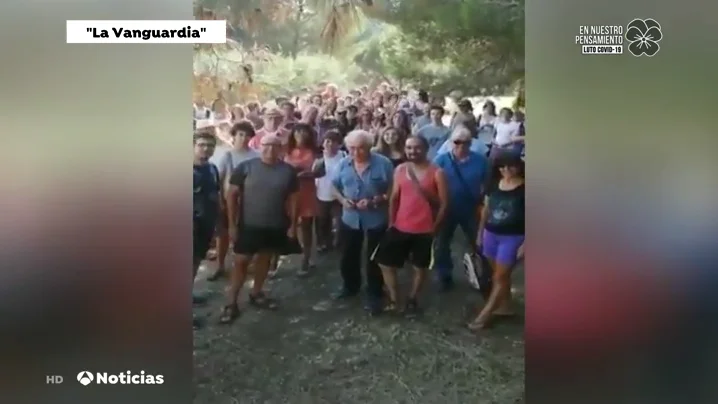 Josep P&agrave;mies celebra una 'fiesta de besos y abrazos' en pleno rebrote de coronavirus en Barcelona