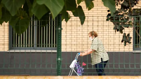 Imagen de una mujer de la tercera edad Imagen de una mujer de la tercera edad