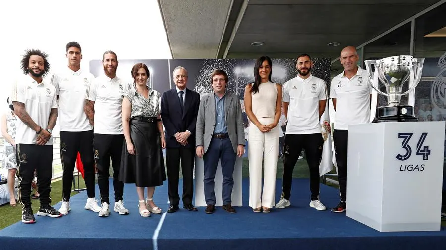 El Real Madrid celebra el título en su Ciudad Deportiva: "Será siempre la Liga más difícil en el momento más difícil" El Real Madrid celebra el título en su Ciudad Deportiva: "Será siempre la Liga más difícil en el momento más difícil"