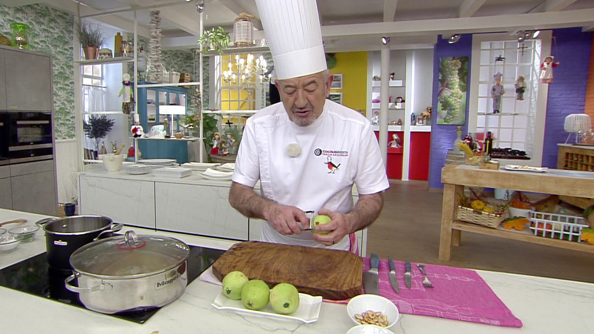Karlos Arguiñano explica cómo cortar peras y el punto de cocción para que queden exquisitas