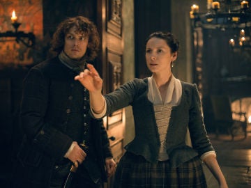 Sam Heughan y Caitriona Balfe como Jamie y Claire en 'Outlander'