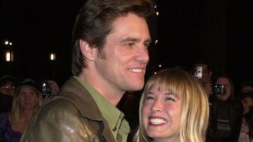 Jim Carrey junto a Renée Zellweger en el año 2000