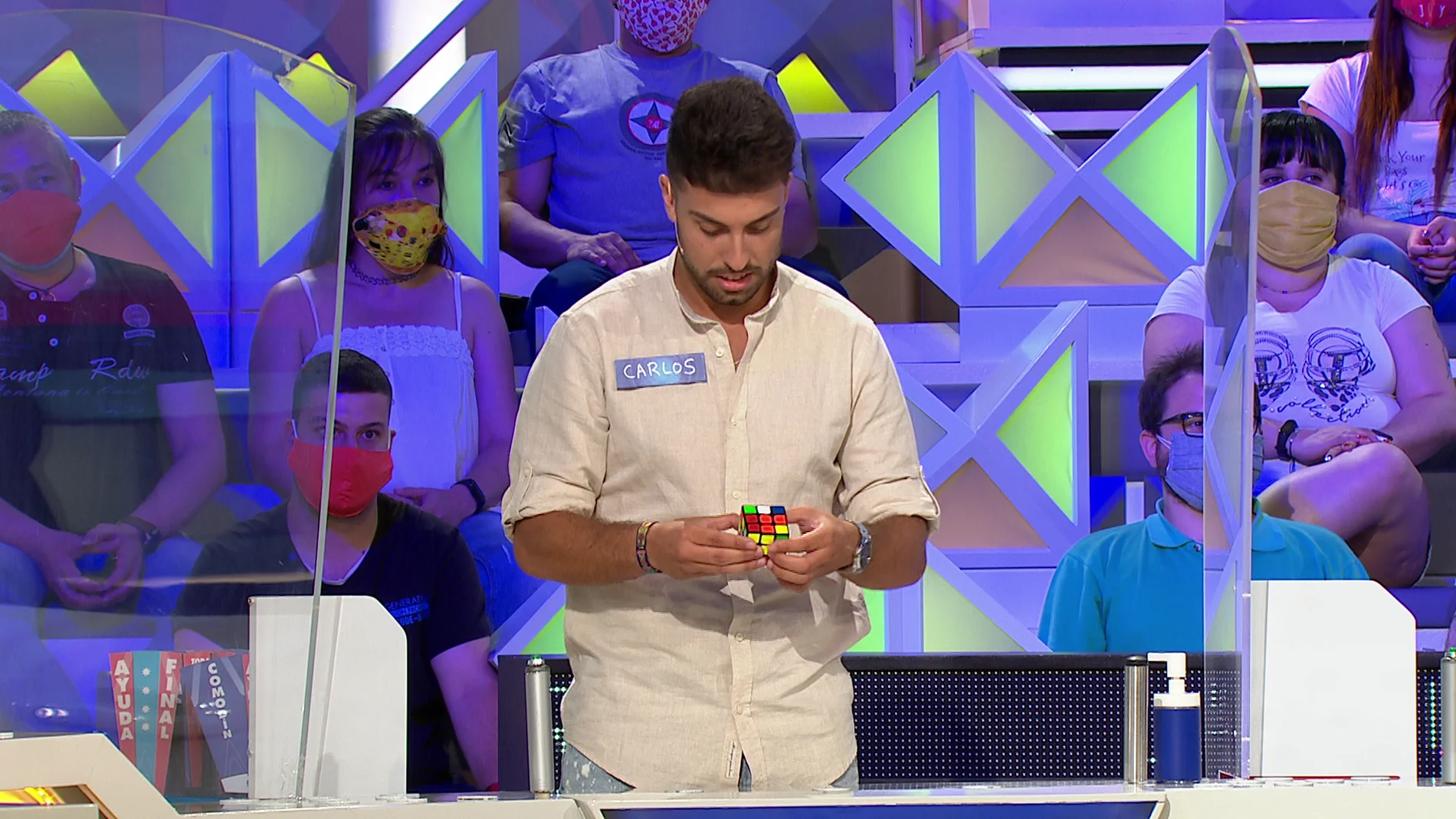 Carlos, el concursante capaz de resolver el cubo de Rubik en menos de 20 segundos