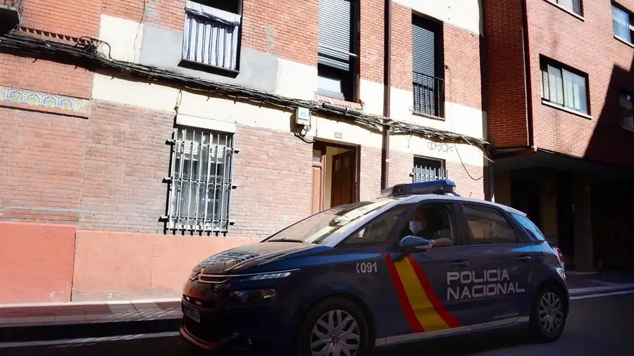 Decretan el confinamiento de diez viviendas en Valladolid para contener un rebrote de coronavirus Decretan el confinamiento de diez viviendas en Valladolid para contener un rebrote de coronavirus