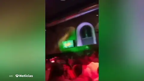 Buscan a los 400 jóvenes que estuvieron en una discoteca de Córdoba, foco de un nuevo rebrote de coronavirus Buscan a los 400 jóvenes que estuvieron en una discoteca de Córdoba, foco de un nuevo rebrote de coronavirus