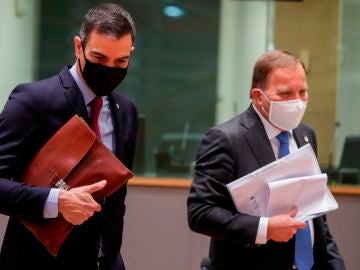 Pedro Sanchez y el primer ministro sueco, Stefan Lofven, en la reuni&oacute;n del Consejo Europeo extraordinario que se celebra en Bruselas