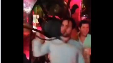 Pillan a varios miembros del PP de Sevilla haciendo el baile viral del ataúd en una discoteca