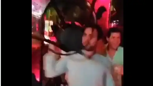 Pillan a varios miembros del PP de Sevilla haciendo el baile viral del ata&uacute;d en una discoteca
