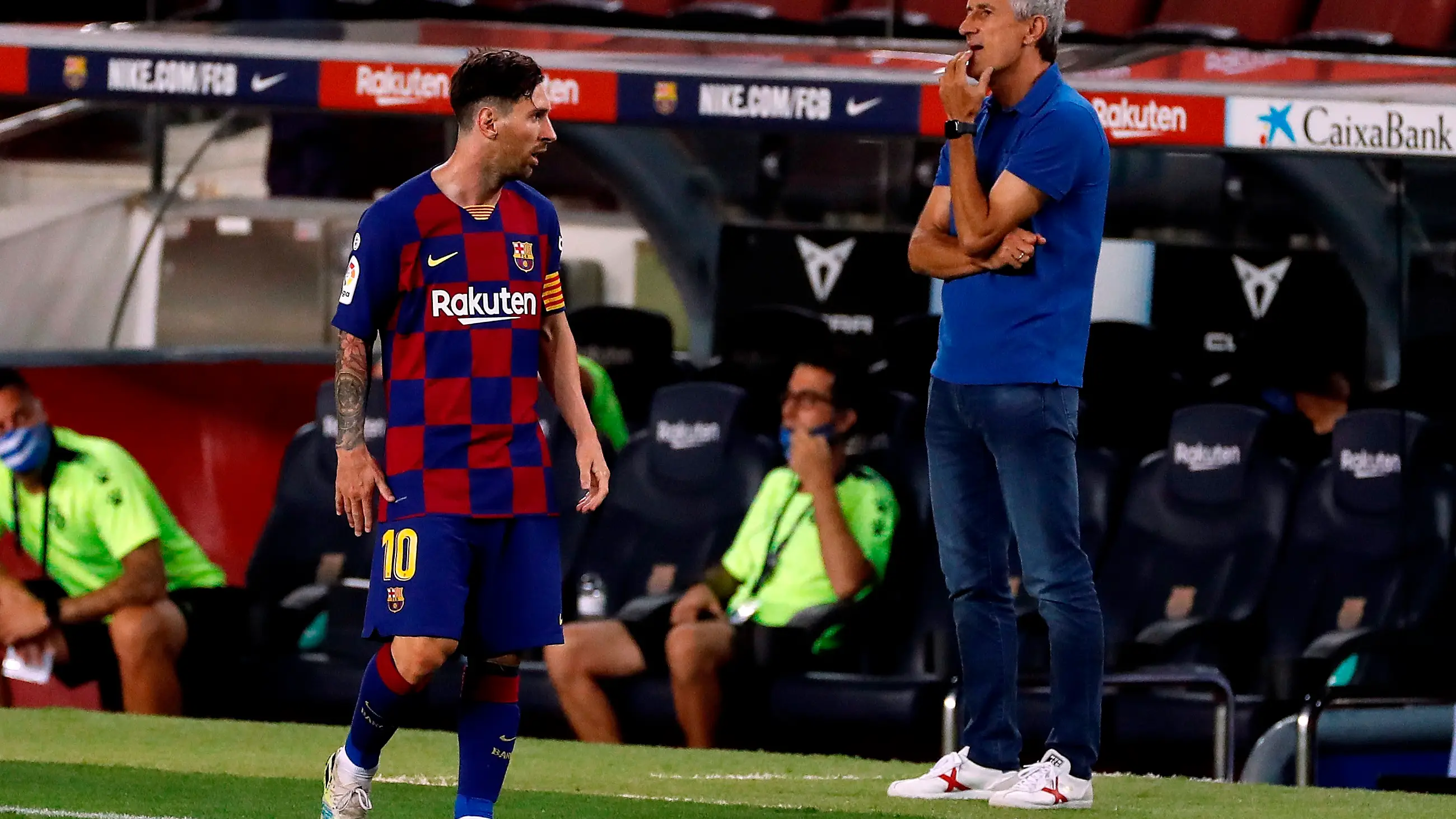 Leo Messi y Quique Seti&eacute;n, durante un partido del Barcelona