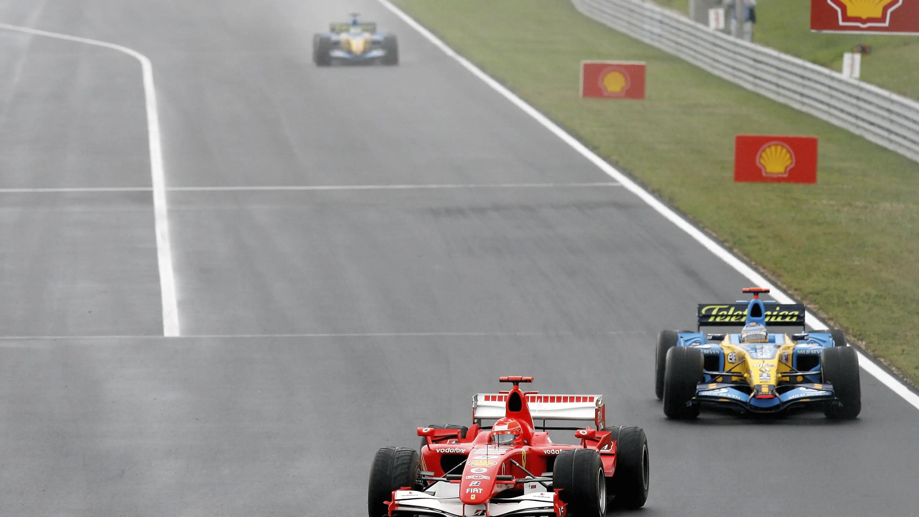 La F&oacute;rmula 1 recuerda el m&iacute;tico adelantamiento de Fernando Alonso a Michael Schumacher en Hungr&iacute;a