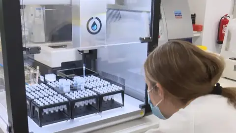 El robot del millón de test de coronavirus al mes El robot del millón de test de coronavirus al mes