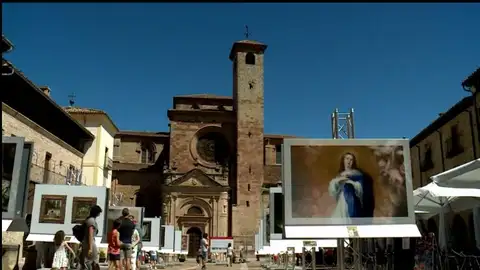 La plaza mayor de Sigüenza junta obras de arte para luchar contra el COVID-19 Coronavirus