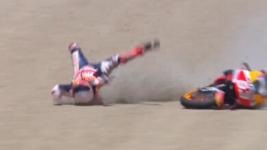 Marc Márquez se fractura el húmero tras una brutal caída en el GP de España