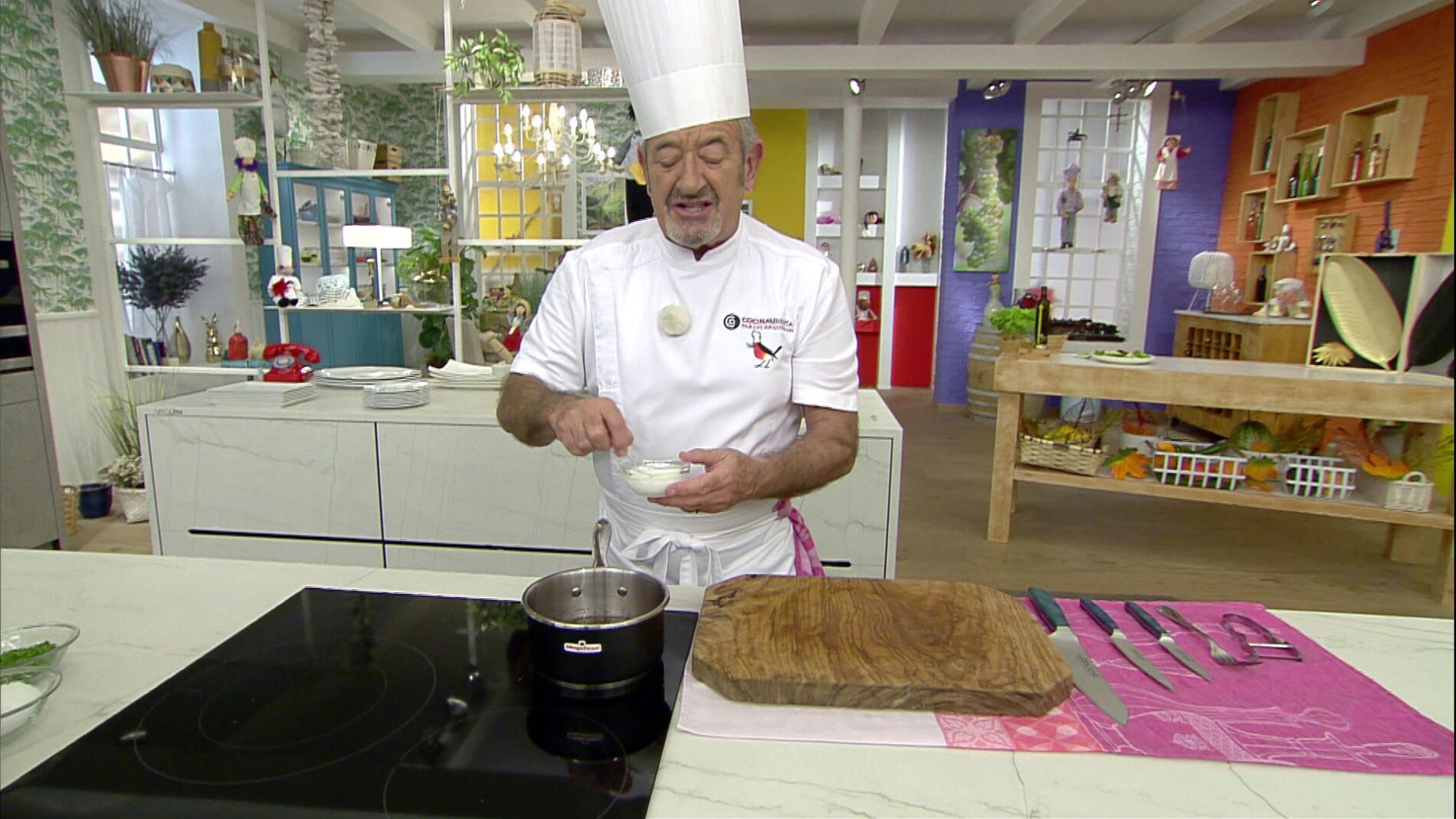 El truco r&aacute;pido de Karlos Argui&ntilde;ano para espesar la salsa