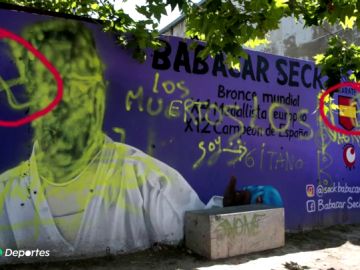 Destrozan el mural dedicado al karateca de color Babacar Seck en Zaragoza con pintadas racistas y xenófobas