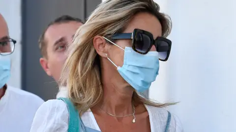 Anna Ferrer acude al tanatorio Anna Ferrer acude al tanatorio