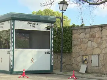 Un sindicato de la Policía Nacional considera ilegal sustituir a la Guardia Civil en la vigilancia del chalé de Pablo Iglesias e Irene Montero Un sindicato de la Policía Nacional considera ilegal sustituir a la Guardia Civil en la vigilancia del chalé de Pablo Iglesias e Irene Montero