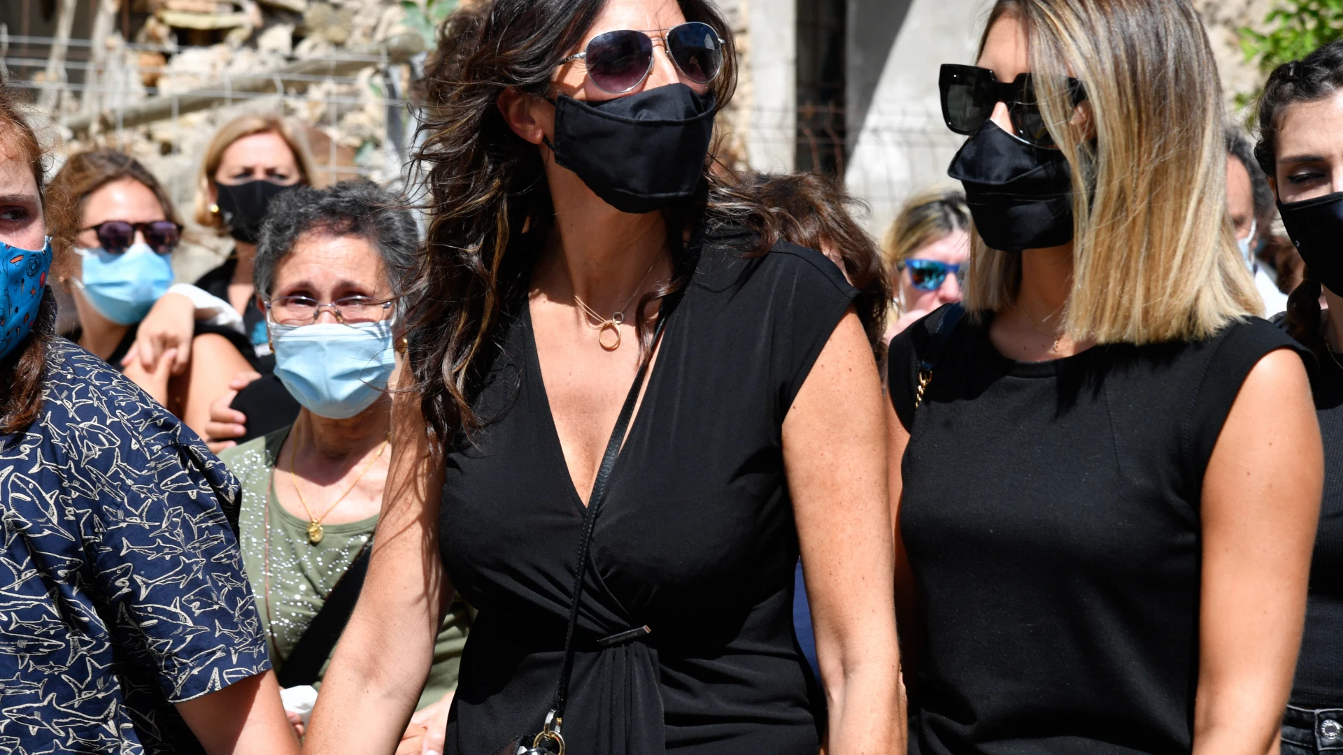 Paz Padilla con su hija Anna Ferrer en el funeral de Antonio Juan Vidal Paz Padilla con su hija Anna Ferrer en el funeral de Antonio Juan Vidal