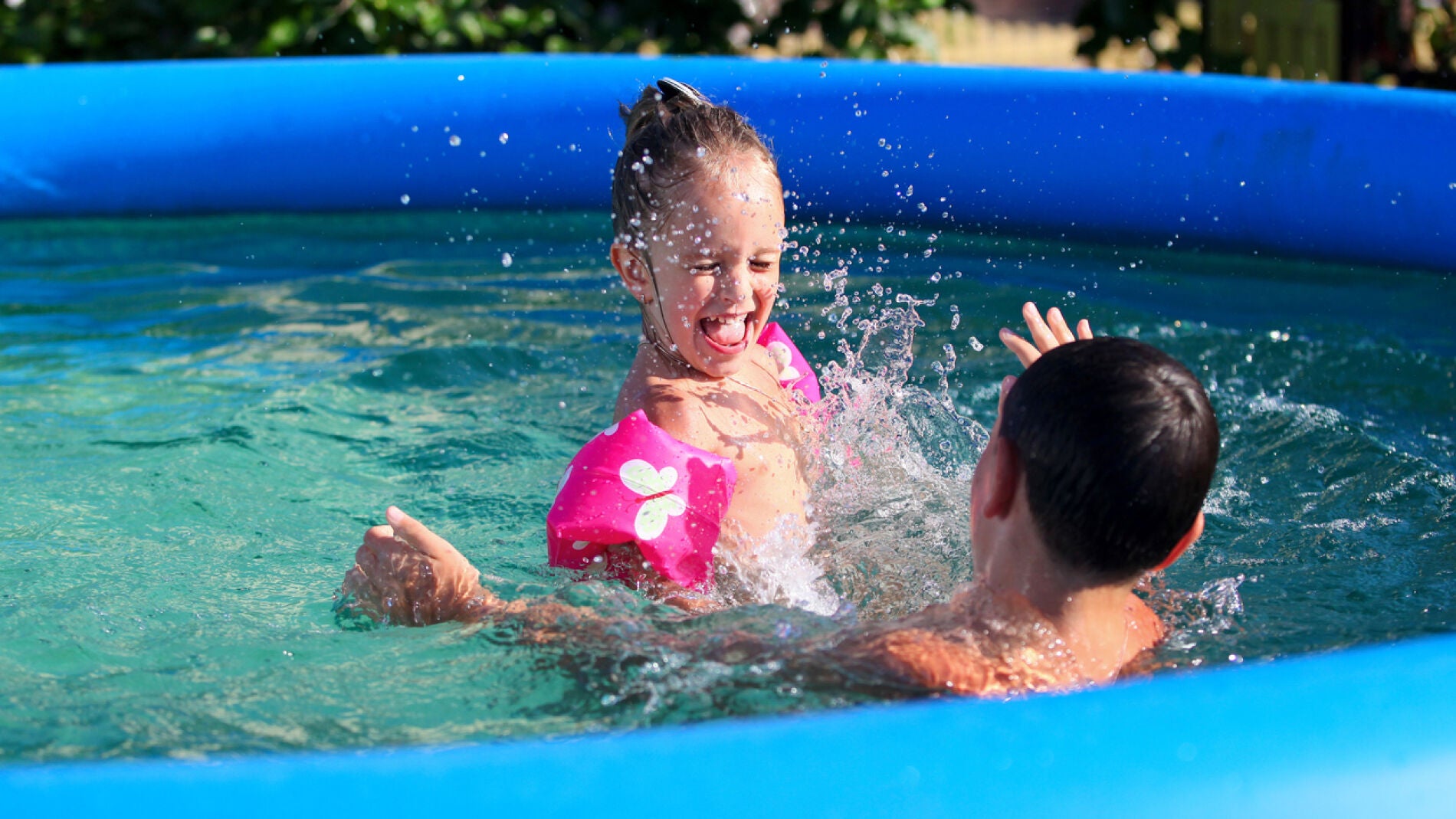 Niños en piscina