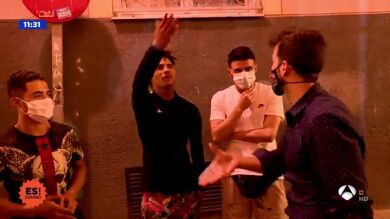 Así se encaran los okupas de Zaragoza a los vecinos: 