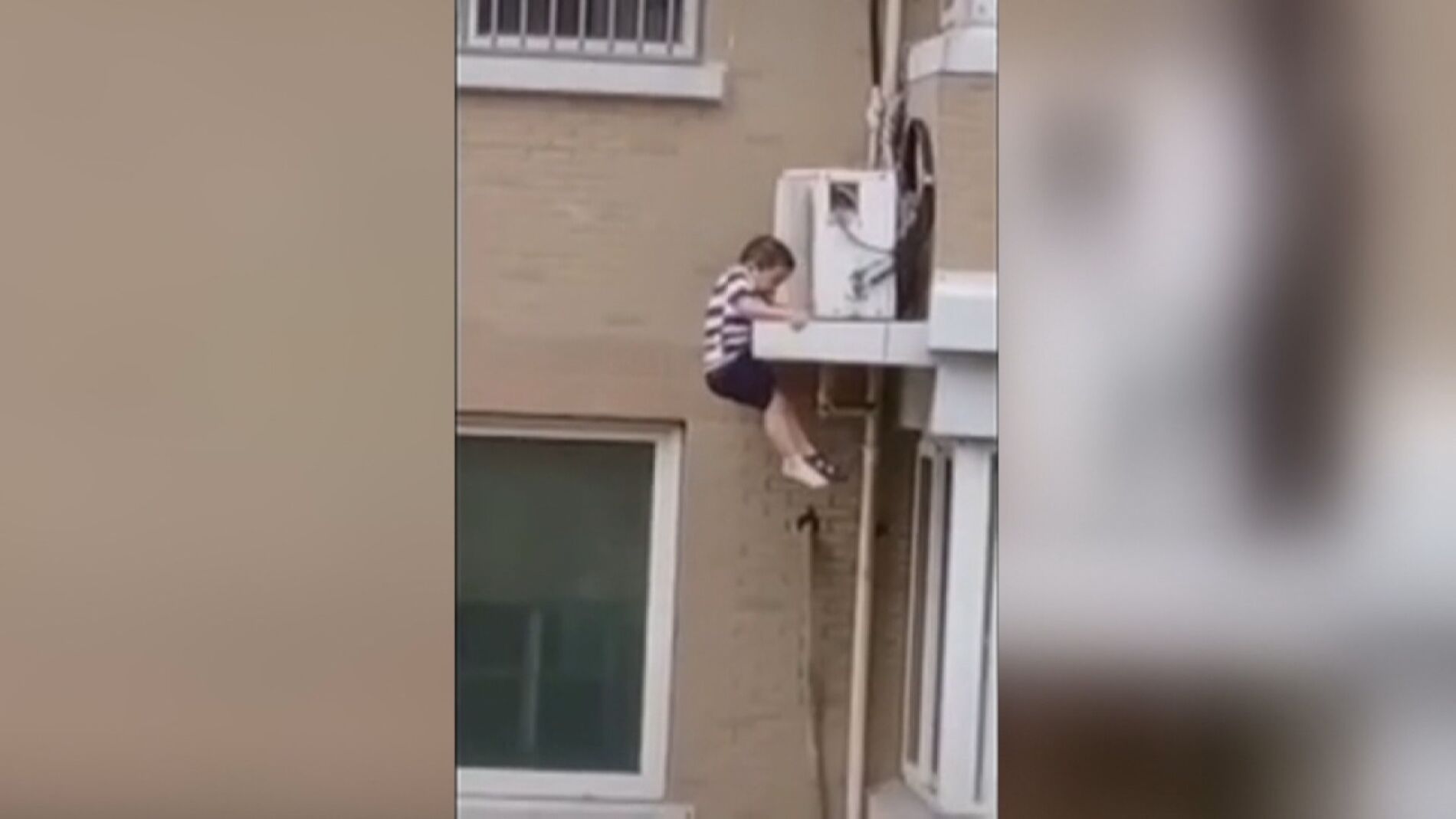 Ni&ntilde;o atrapado.