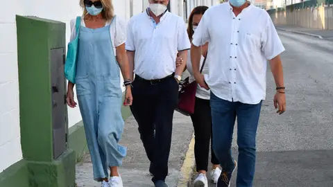 Anna Ferrer junto a su padre despiden a Antonio Anna Ferrer junto a su padre despiden a Antonio