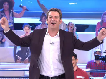 Arturo Valls le canta la respuesta al concursante tras su estrepitoso fallo en ‘¡Ahora caigo!’ Arturo Valls le canta la respuesta al concursante tras su estrepitoso fallo en ‘¡Ahora caigo!’
