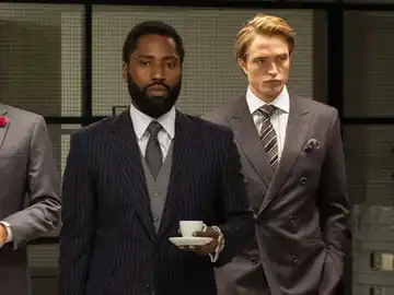 John David Washington y Robert Pattinson, en un fotograma de la película 'Tenet' John David Washington y Robert Pattinson, en un fotograma de la película 'Tenet'
