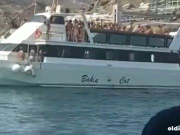 Fiesta multitudinaria a bordo de un barco, en Canarias, sin medidas de seguridad frente al coronavirus