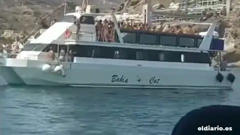 Fiesta multitudinaria a bordo de un barco, en Canarias, sin medidas de seguridad frente al coronavirus Fiesta multitudinaria a bordo de un barco, en Canarias, sin medidas de seguridad frente al coronavirus