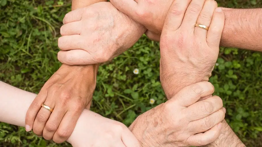 D&iacute;a de los Abuelos 2020. Frases para felicitar a los abuelos