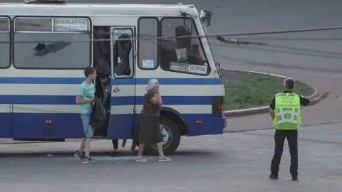 Detienen al hombre que secuestró un autobús en Ucrania Detienen al hombre que secuestró un autobús en Ucrania