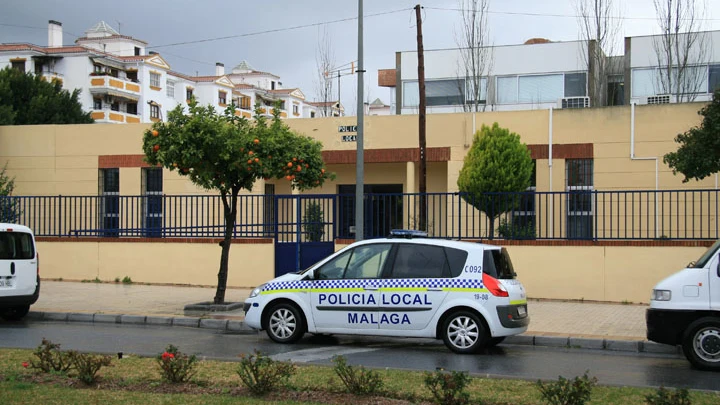 Un atraco en una vivienda en Málaga acaba con dos menores de 12 y 15 años encerrados y maniatados Un atraco en una vivienda en Málaga acaba con dos menores de 12 y 15 años encerrados y maniatados