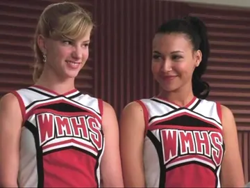 Heather Morris y Naya Rivera en 'Glee' Heather Morris y Naya Rivera en 'Glee'