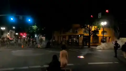 Mujer desnuda en Portland Mujer desnuda en Portland