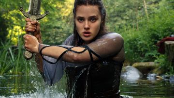 Katherine Langford en 'Maldita'