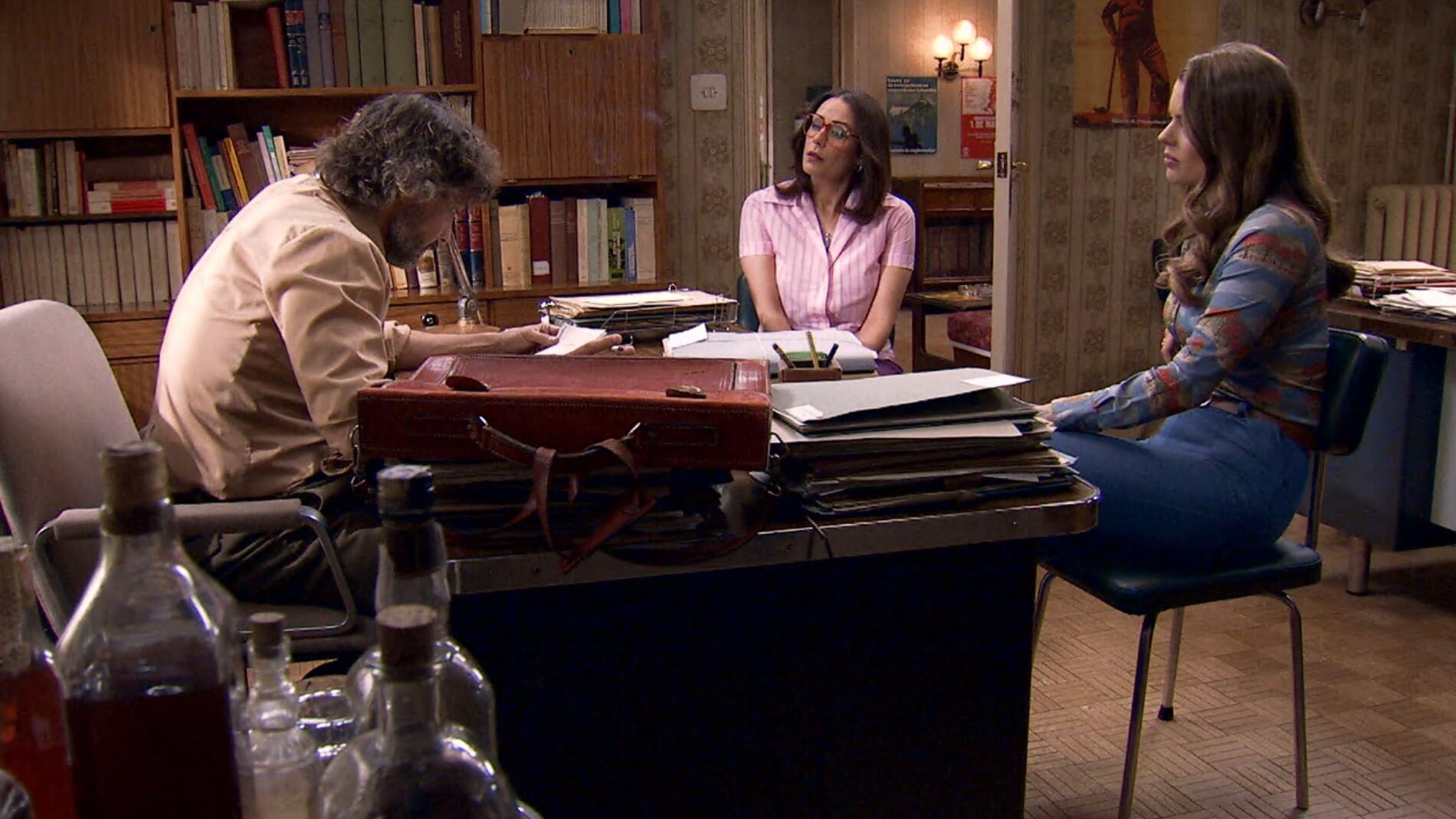 Lourdes pide ayuda a Guillermo y Cristina para que alguien lleve el juicio contra su padre 