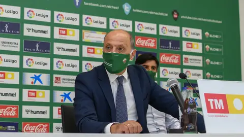 El presidente del Elche, Joaquín Buitrago, en rueda de prensa El presidente del Elche, Joaquín Buitrago, en rueda de prensa