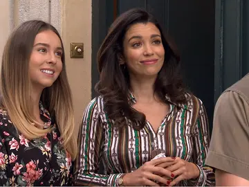 El interrogatorio de Luisita y Amelia a Sebastián sobre la salud de su familia El interrogatorio de Luisita y Amelia a Sebastián sobre la salud de su familia
